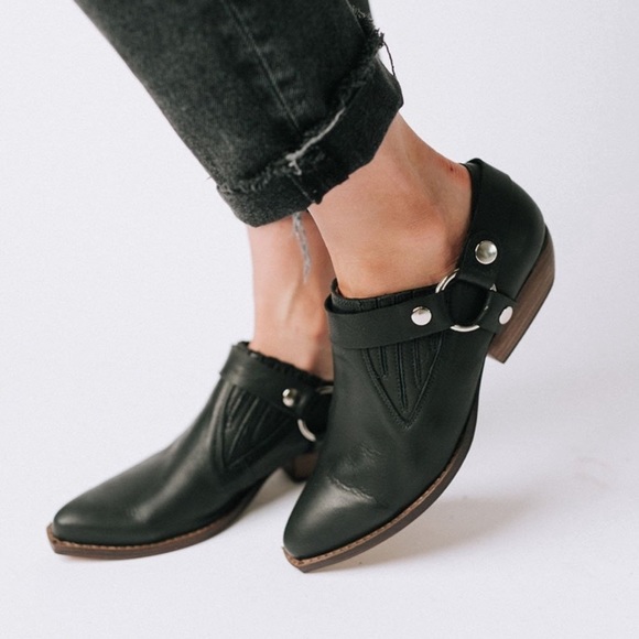 Bird of Flight Gameboy Booties - Picture 2 of 7